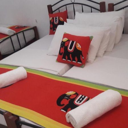 Charlton Kandy City Rest Eksteriør bilde